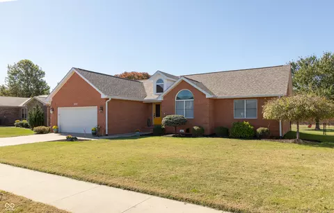 215 Whites Station Rd, Seymour, IN 47274