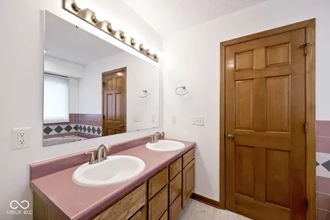 Bath - 355 Pinnacle Ln, Plainfield, IN 46168 photo 6 of 7