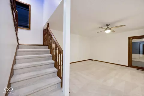 Living - 355 Pinnacle Ln, Plainfield, IN 46168 photo 2 of 5