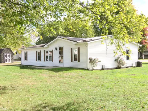 353 E Sycamore St, Morgantown, IN 46160