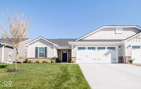 77 Gnarled Oak Ln, Whiteland, IN 46184