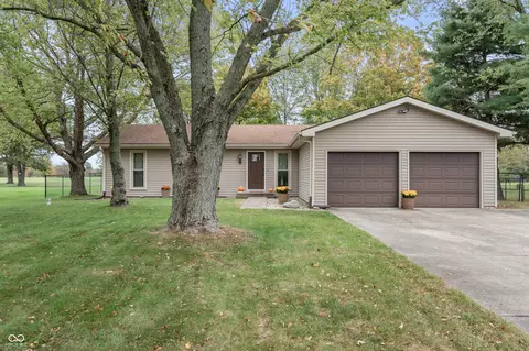 5555 Arrowhead Dr, Greenfield, IN 46140
