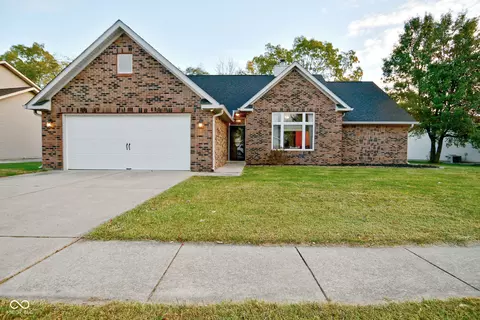 2 Woods Edge Blvd, Greencastle, IN 46135