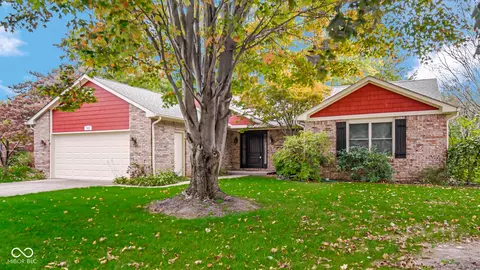 212 Hollowview Dr, Noblesville, IN 46060