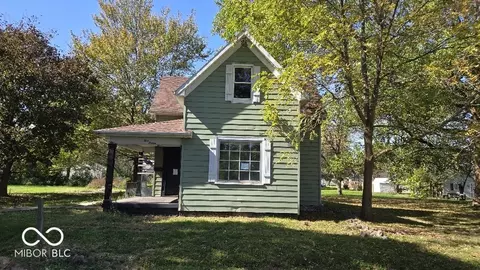416 N 8th St, Elwood, IN 46036