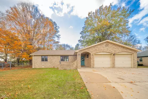7423 S Woodrow Dr, Pendleton, IN 46064