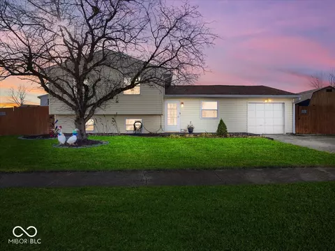 2144 Cherokee Dr, Shelbyville, IN 46176