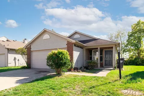 677 Locust Grove Ln, Greenwood, IN 46143