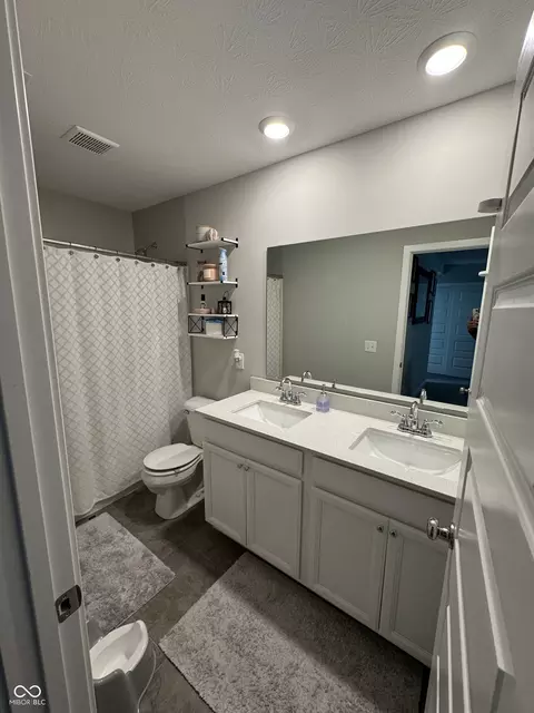 Bath - 8785 Winton Pl, Pendleton, IN 46064 photo 2 of 2