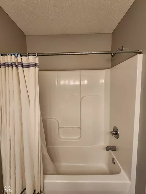 Bath - 7101 W Pinnacle Dr, Bloomington, IN 47404 photo 2 of 4