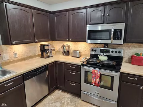 Kitchen - 7101 W Pinnacle Dr, Bloomington, IN 47404 photo 2 of 2