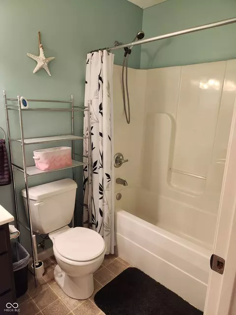 Bath - 7101 W Pinnacle Dr, Bloomington, IN 47404 photo 3 of 4