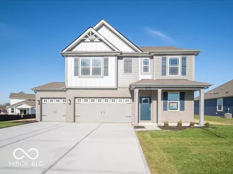 5856 Sleighbell Dr, Greenwood, IN 46143