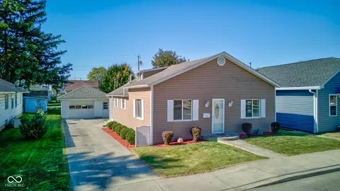132 1st St, Tipton, IN 46072