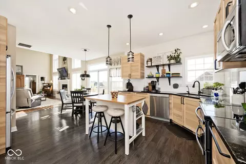 Kitchen - 4025 E State Rd 252, Franklin, IN 46131 photo 2 of 3