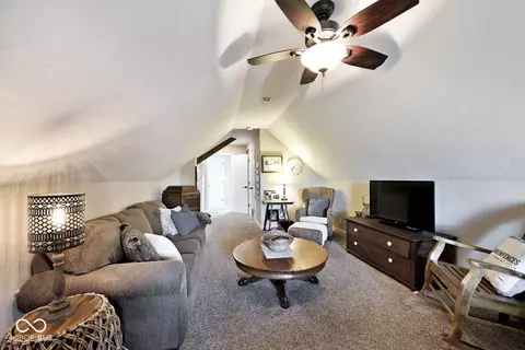 Living - 4025 E State Rd 252, Franklin, IN 46131 photo 4 of 4
