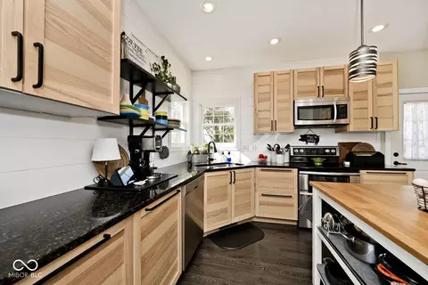Kitchen - 4025 E State Rd 252, Franklin, IN 46131 photo 3 of 3