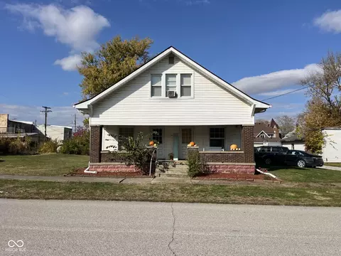114 E Howard St, Waveland, IN 47989
