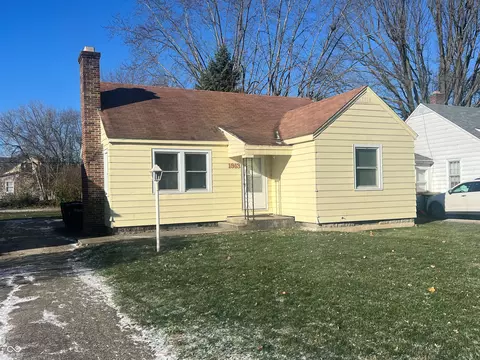 1913 N Maplewood Ave, Muncie, IN 47304