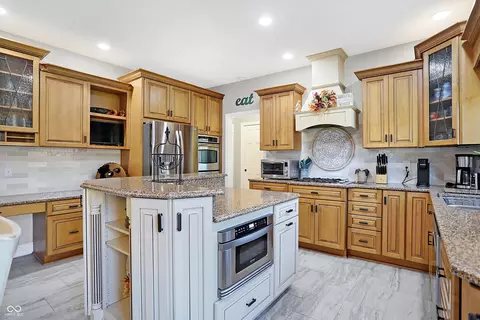Kitchen - 10 E Senator Way, Carmel, IN 46032 photo 3 of 5