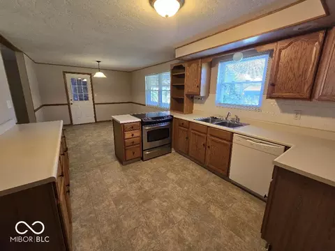 310 Jeffrey Ln, Pendleton, IN 46064 photo 6