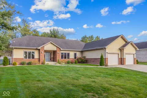 3251 Overlook Dr, Columbus, IN 47203