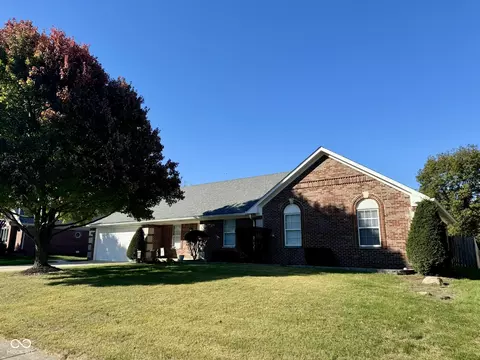 6640 E Ridgeway Dr, Mooresville, IN 46158