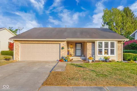2945 Silver Fox Dr, Columbus, IN 47203