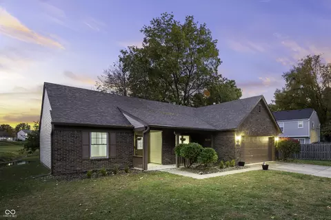 1555 Stoneybrook Grove Ln, Greenwood, IN 46142