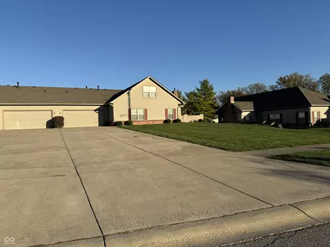 873 Ravenwood Dr #A, Greenwood, IN 46142