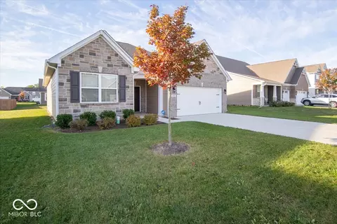 233 Carrick Glen Blvd, Pendleton, IN 46064 photo 3
