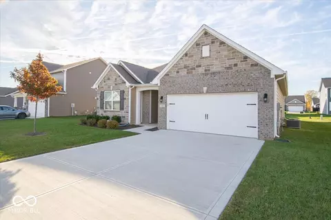 233 Carrick Glen Blvd, Pendleton, IN 46064 photo 2
