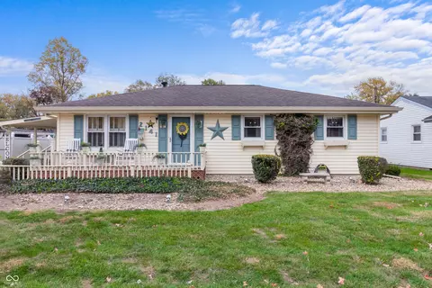 2141 Timbercrest Dr, Columbus, IN 47203