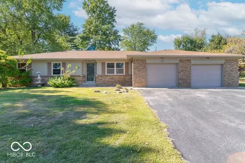 374 Shadow Rd, Greenwood, IN 46142