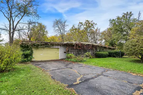 300 Flatrock Dr, Columbus, IN 47201