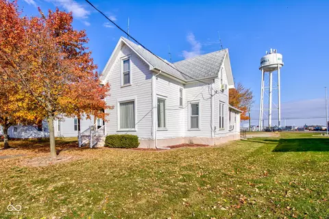 211 S Independence St, Windfall, IN 46076