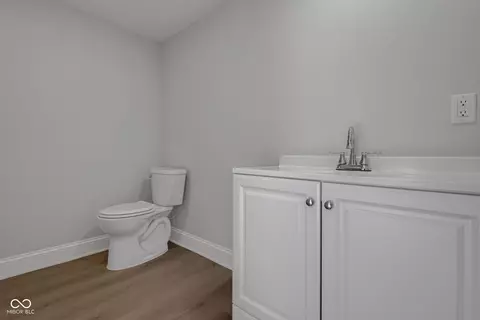 Bath - 405 E 9th St, Sheridan, IN 46069 photo 3 of 4
