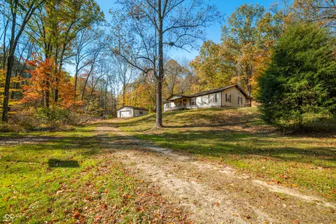 8997 Old Nashville Rd, Nashville, IN 47448