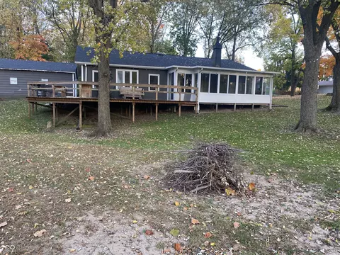 Exterior - 121 West St, Pendleton, IN 46064 photo 3 of 4