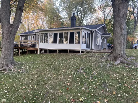 Exterior - 121 West St, Pendleton, IN 46064 photo 2 of 4