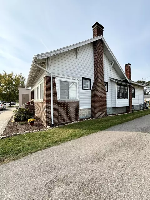 105 S Main St, Kennard, IN 47351