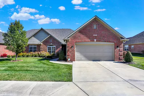 2829 Grandview Ln, Greenwood, IN 46143
