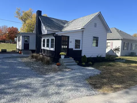 62 N Depot St, Rosedale, IN 47874