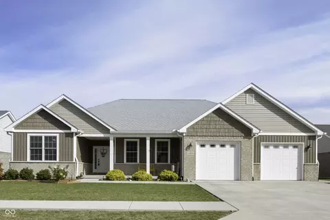 1304 N Wild Pine Dr, Yorktown, IN 47396