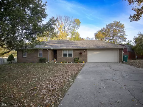4008 Summit Ridge Rd, Greenwood, IN 46142