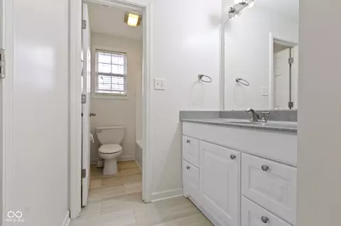 Bath - 12958 Sinclair Pl, Fishers, IN 46038 photo 2 of 5