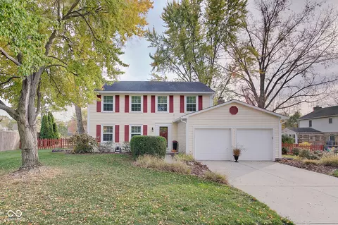 7677 Creekside Dr, Fishers, IN 46038