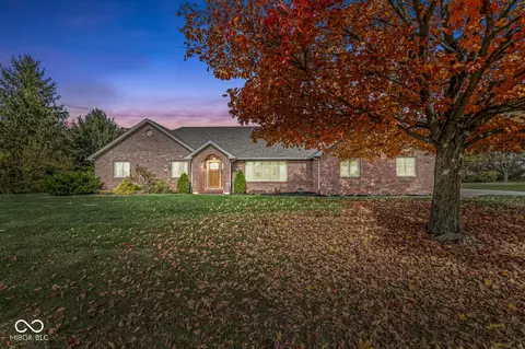 4520 Golfview Dr, Anderson, IN 46011