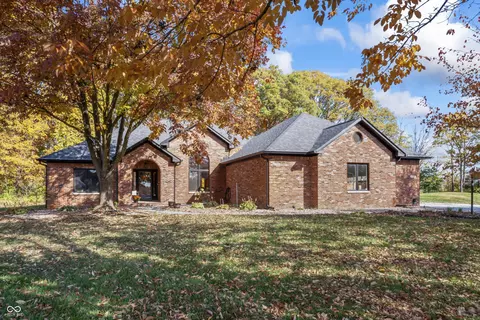 6778 W Rockwood Ln, New Palestine, IN 46163
