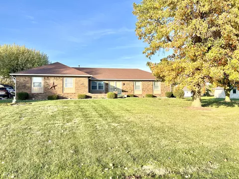 1254 Fox Trail Dr W, New Palestine, IN 46163
